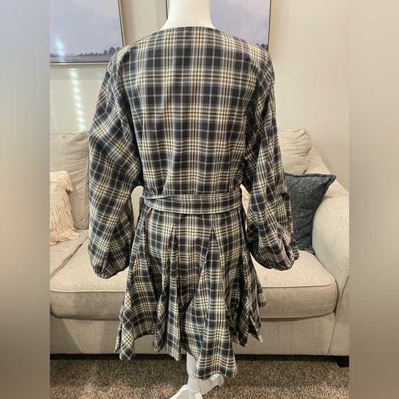 Gianni Bini Charlie Plaid Button Front Crew Neck Long Sleeve Dress - Picture 4 of 9